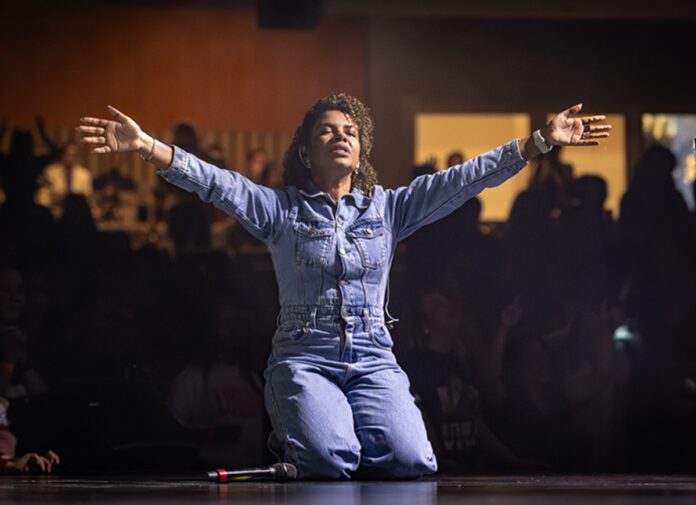 Nívea Soares
