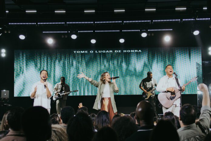 Emaús Music inicia projeto autoral com single “Só o Senhor é Deus”
