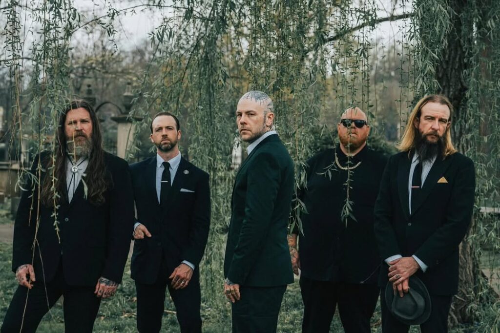 Dois gigantes do metal cristão desembarcam por aqui pra 7 shows. E dois deles ainda vêm com Living Sacrifice de quebra