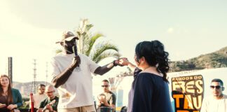 Pagode Restaura aposta na pegada romântica no single “Abaixo de Deus (Eu e Você)”