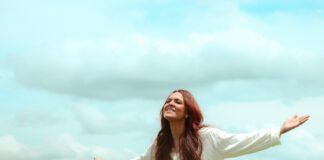 “Eu Creio Em Ti” – Na voz de Mariana Bonatto, a declaração de fé que nasceu no secreto