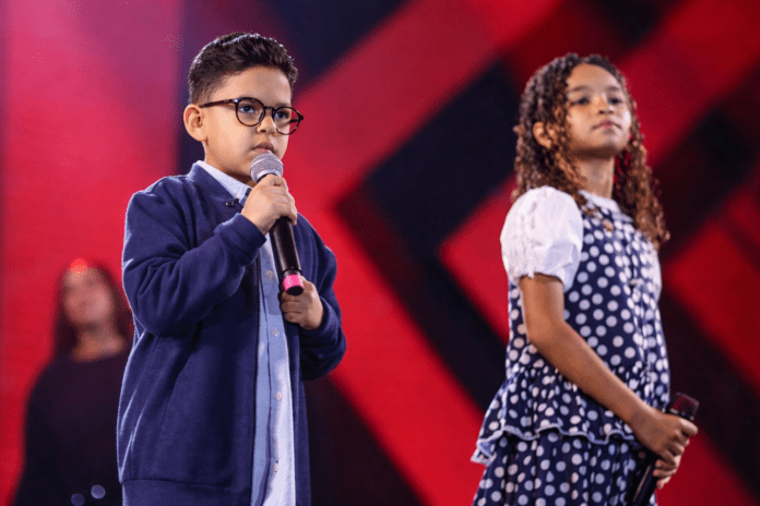 Os cantores Moisés Andrade e Maria Pita. Foto: Divulgação.