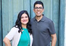 Janaína Nascimento feat. Pastor Israel Almeida em “Meu Deus Está” – Ele não mudou