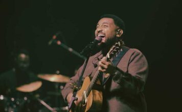 Eli Soares apresenta o álbum “Live in Recife” e o vídeo de “Me Ajude a Melhorar” Live in Recife