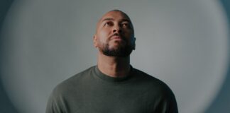 Ton Carfi lança “Um Novo Dia” e apresenta nova versão de canção internacional marcada por influência do worship americano O cantor gospel Ton Carfi. Foto: Divulgação.