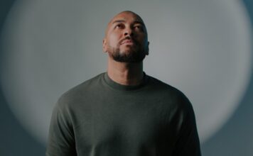 Ton Carfi lança “Um Novo Dia” e apresenta nova versão de canção internacional marcada por influência do worship americano O cantor gospel Ton Carfi. Foto: Divulgação.