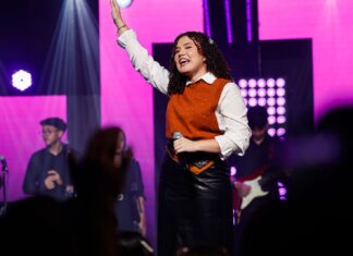 Após quatro anos de oração, Alana Araújo realiza sonho e lança single pela Todah Experience A cantora Alana Araújo. Foto: Todah Music.