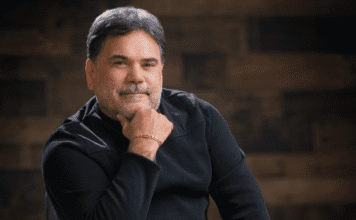 Fernandinho Siqueira reúne sucessos da carreira em álbum especial lançado exclusivamente no YouTube O cantor gospel Fernandinho Siqueira. Foto: Divulgação.