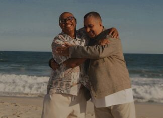 Carlos Meneleu e Waguinho lançam o samba gospel “Deixe-me em Paz”
