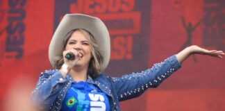 Talita Dias leva sua voz à Marcha de Jesus e vive um dos momentos mais simbólicos de sua trajetória