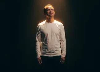 Davi Sacer apresenta o single “Eu Não, Deus” Eu Não Deus