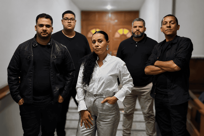 A cantora Erika Guermai e banda. Foto: Divulgação.