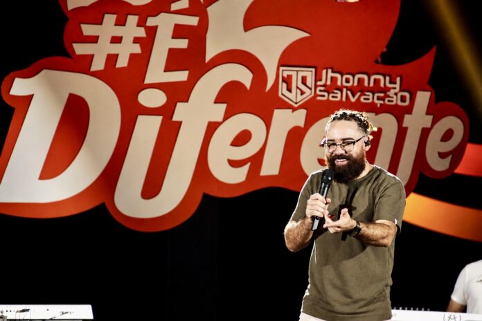 O cantor Jhonny Salvação na gravação de seu segundo DVD. Foto: Luciana Vieira.