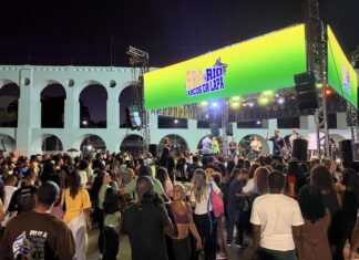 Centenas de jovens participam do encerramento da Semana do Avivamento nos Arcos da Lapa com participação de Lukas Agustinho e Dan Nascimento