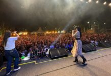 Caminhada com Cristo reúne milhares de pessoas na Praça Mauá, em Santos, durante projeto de Difusão Cultural de Música Cristã