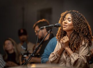 Gabriela Gomes apresenta seu novo álbum, “Bethânia”, e o clipe de “Manso e Humilde”, com a participação de Jessé Perão Bethânia