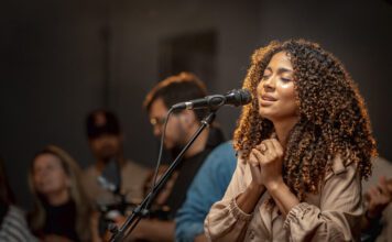 Gabriela Gomes apresenta seu novo álbum, “Bethânia”, e o clipe de “Manso e Humilde”, com a participação de Jessé Perão Bethânia