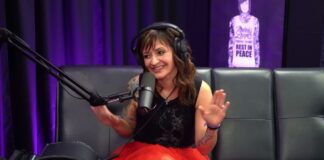 Flyleaf: Lacey Sturm explica origem do nome da banda Lacey Sturm contou no Garza Podcast que o nome Flyleaf vem de uma expressão ligada aos livros e representa um momento de clareza antes e depois de uma história.