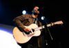 João Teixeira estreia com “Primeiro Lugar”, música que convida o público a colocar Deus em primeiro lugar O cantor João Teixeira. Foto: Divulgação.