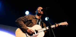 João Teixeira estreia com “Primeiro Lugar”, música que convida o público a colocar Deus em primeiro lugar O cantor João Teixeira. Foto: Divulgação.
