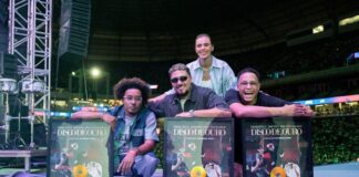 Nesk Only, 2metro e Brunno Ramos são surpreendidos com o Disco de Ouro pela música “Limitado 2” no palco do Ore Comigo festival Limitado 2