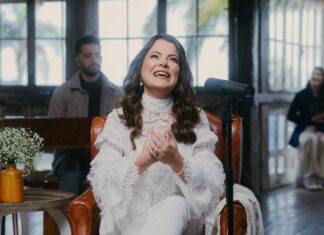 Ana Paula Valadão comemora a chegada dos 50 anos com o projeto “1976”, composto por cinco álbuns temáticos