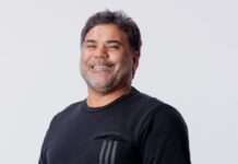 Fernandinho Siqueira revive a força dos corinhos de fogo com “Desemborca o Vaso” O cantor gospel Fernandinho Siqueira. Foto: Divulgação.