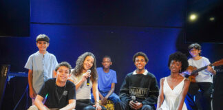 Aos 15 anos, João Gabriel participa de projeto que incentiva jovens talentos na música gospel João Gabriel e alunos da escola de música Sonnoru’s. Foto: E.B Produções.